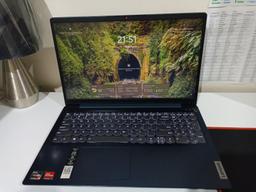 Laptop Lenovo IdeaPad 3 Open Box AMD RYZEN 5 5500 U 8GB RAM 256GB DISCO 15.6"